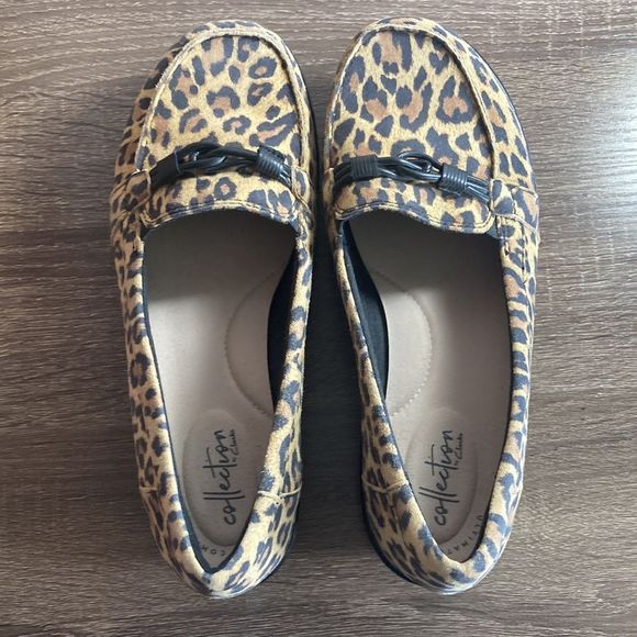 EUC Clarks Women's Ashland Tan Leopard Suede Size 7.5 - Picture 12 of 13